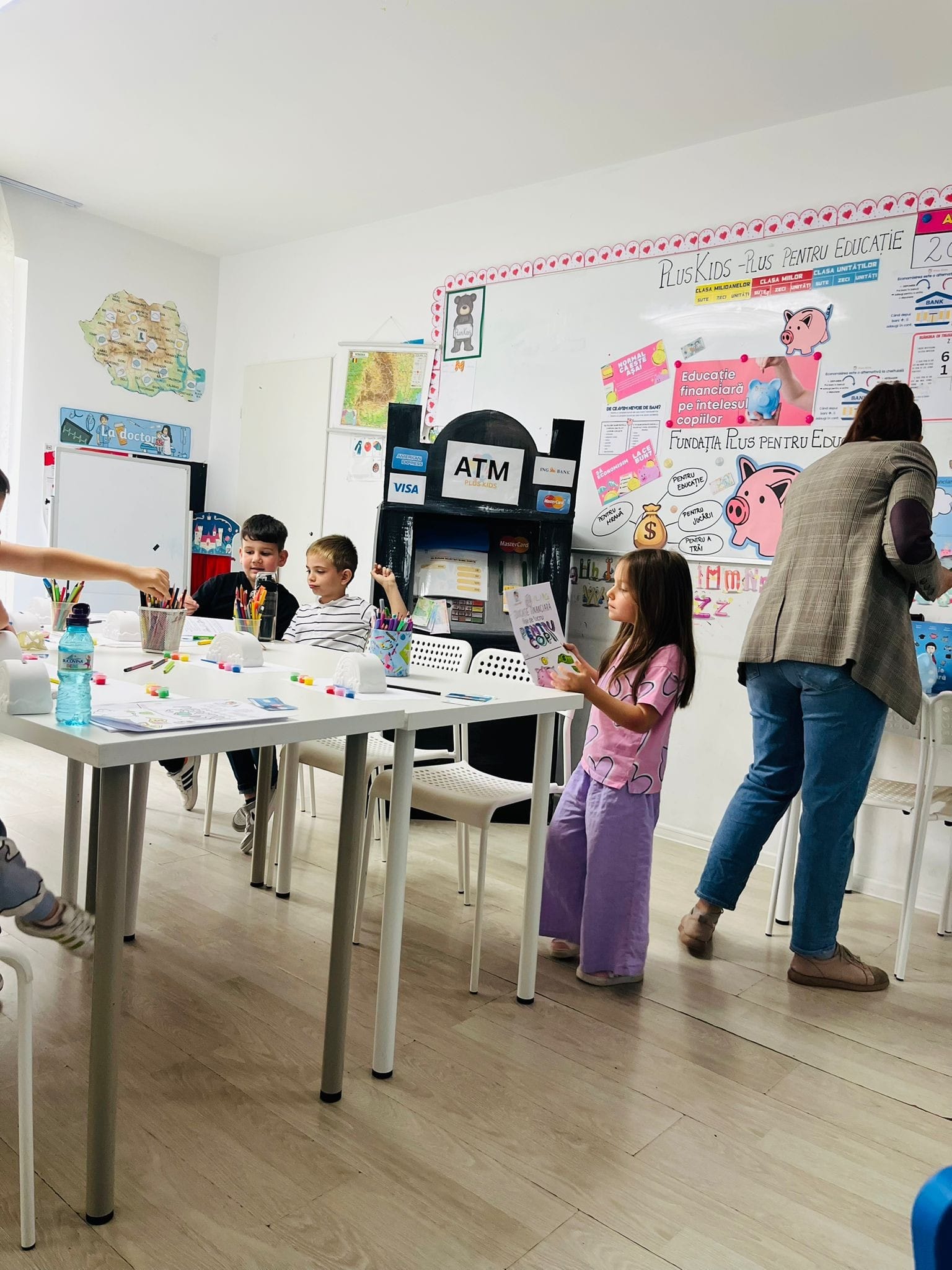 Fotografie de la activitate — Educația financiară pe înțelesul copiilor — primul atelier gratuit