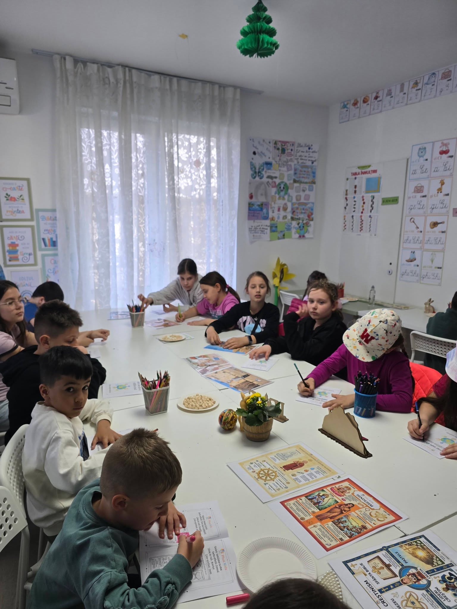 Fotografie de la activitate — „Marile religii ale lumii” — atelier de Paște